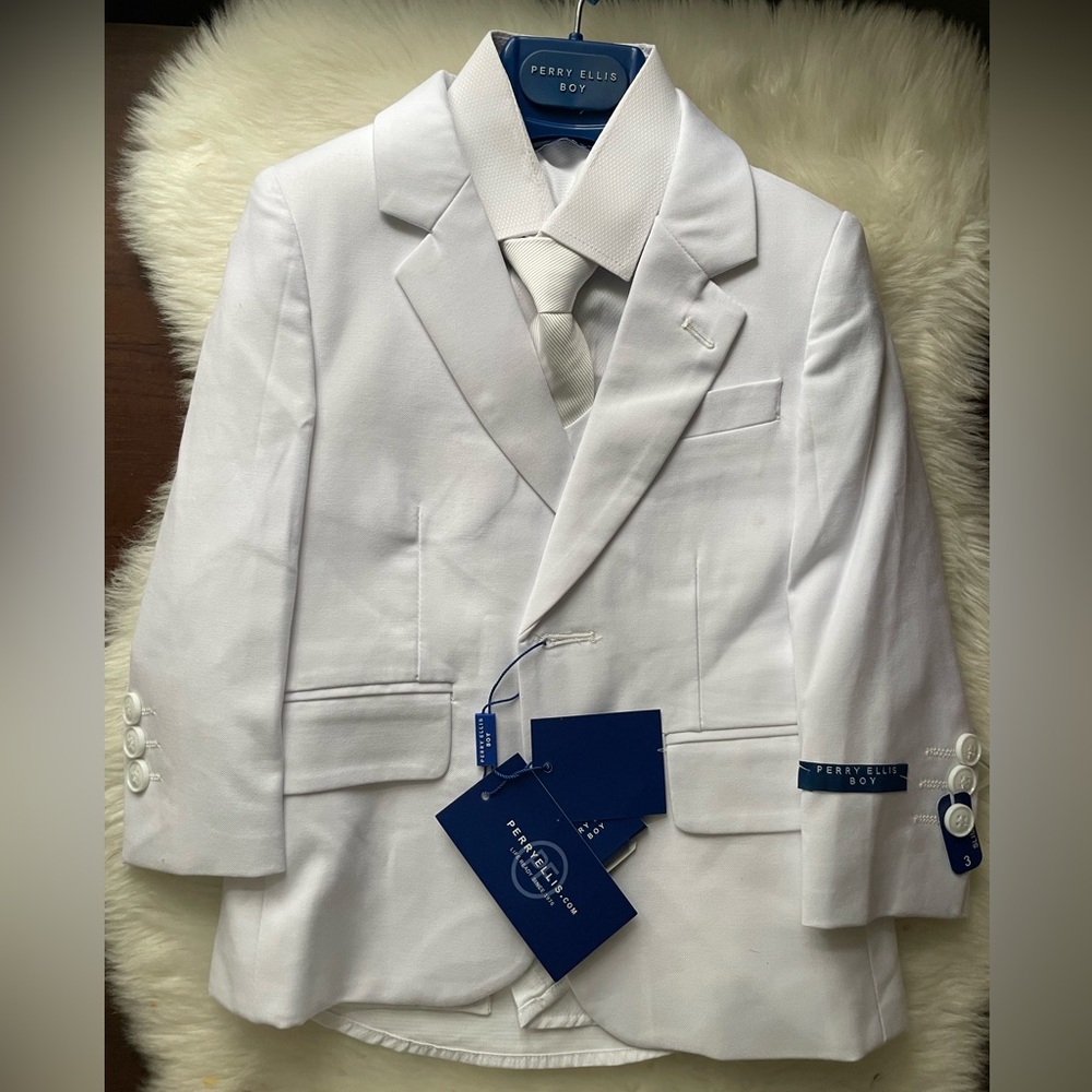 New! Perry Ellis Suit Set
